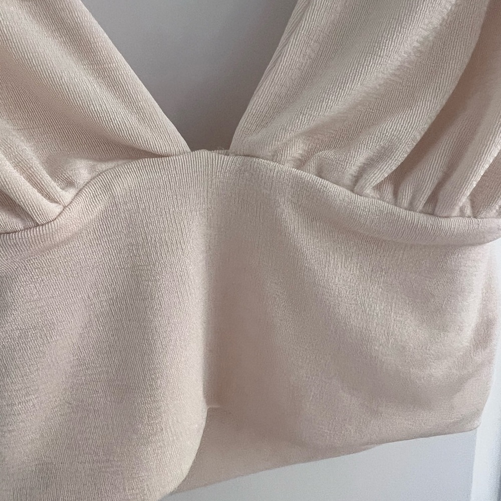 Elegant Cream Sleeveless Crop Top - Picture 4 of 7
